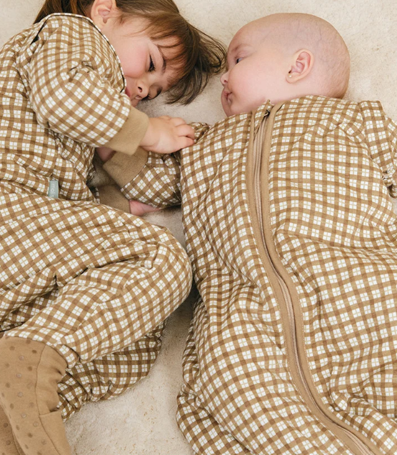 Pijama manta c/mangas y calcetines antideslizantes -Brown Checks- TOG 2.5 - Imagen 2