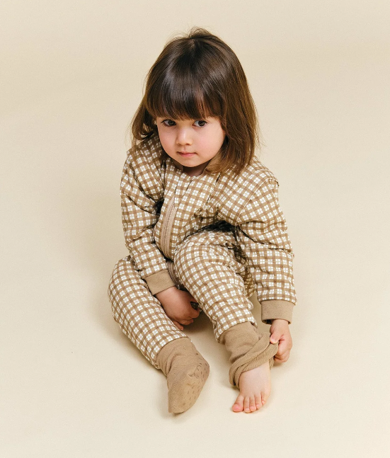 Pijama manta c/mangas y calcetines antideslizantes -Brown Checks- TOG 2.5 - Imagen 4