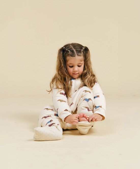 Pijama manta c/mangas y calcetines antideslizantes -Fancy Teckels- TOG 2.5 - Imagen 4
